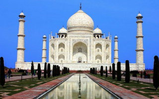 Hire Car from Delhi to Agra