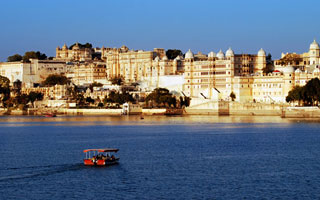 Taxi on Rent For Udaipur Tour