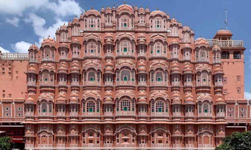 East_facade_Hawa_Mahal_Jaipur_from_ground_level_(July_2022)_-_img_01 (1)